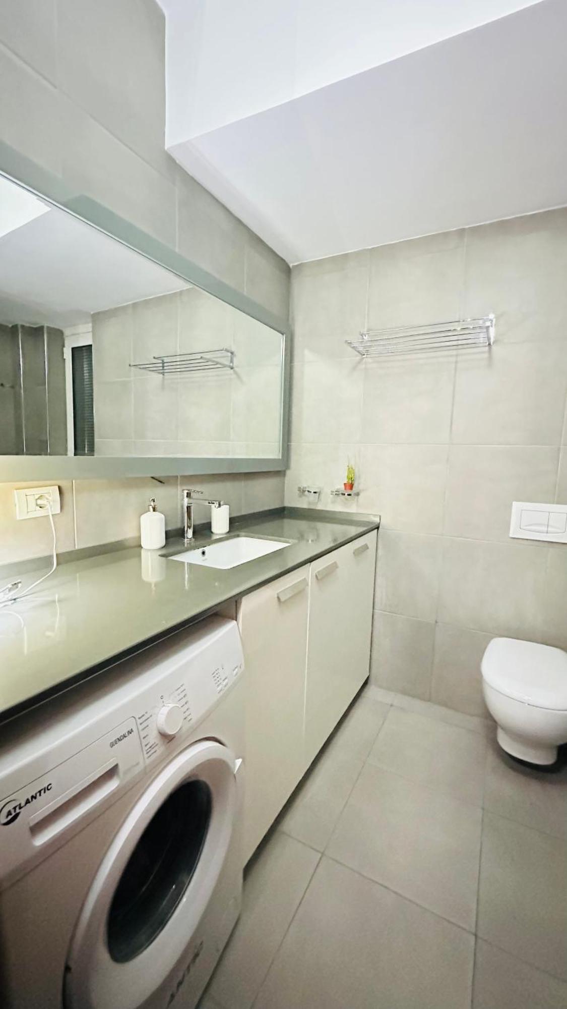 Modern In The Heart Of Apartman Tirana
